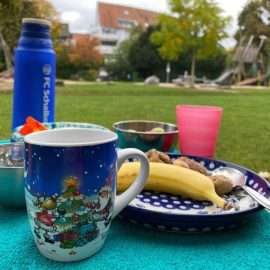 Zu Obst, Feigen, Suppe, Salat, Brot und Milchreis gab es veganen Glühwein zum Wärmen