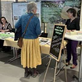 An unserem Stand berichten wir von unseren Aktivitäten we der Schnippeldisco, unserem Ess-Gärtle, der Begrünung des Flugfeldkreisels und dem Workshop "Schmetterlinge pflanzen".