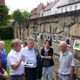 Umweltminister Franz Untersteller beim Besuch der Initiative Essbare Stadt Böblingen. Ein spannender Dialog entwickelt sich über über das Ess-Gärtle, weitere Aktivitäten und über schöne Erlebnisse und Probleme... er ist voll des Lobes